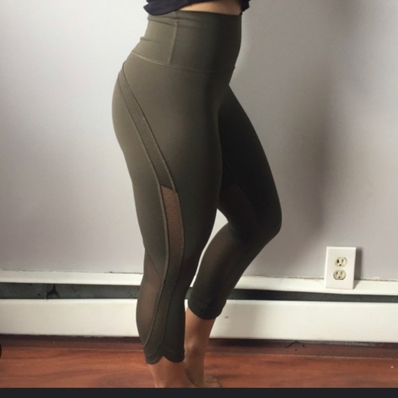 Lululemon Arm green Dotted Mesh side Capri leggings size 2 - Picture 1 of 7